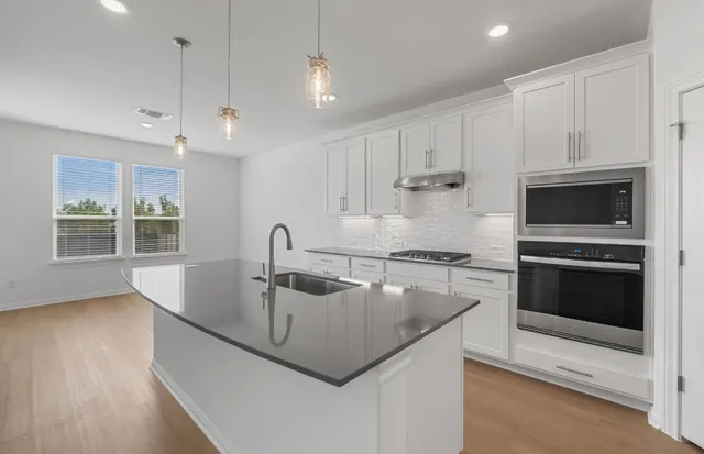 $470,900 | 140 Inlet Lane, Leander, TX 78641