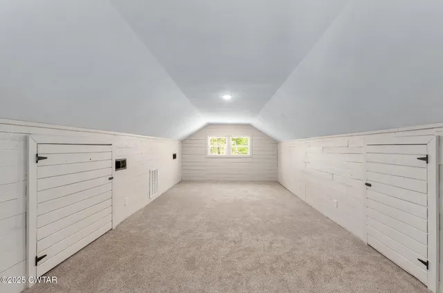 a view of a house with backyard and garden