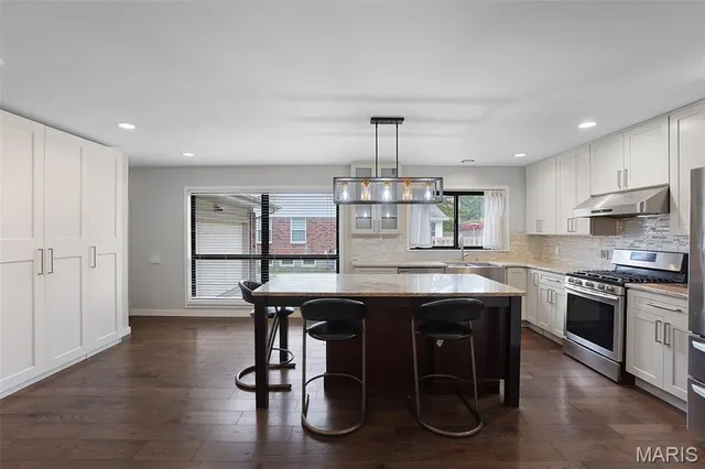 $569,000 | 625 Claymont Drive, Ballwin, MO 63011