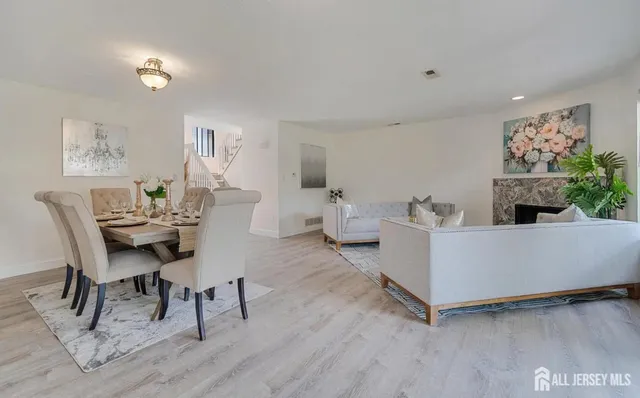 $3,100 | 31 Gate House Lane, Edison, NJ 08820