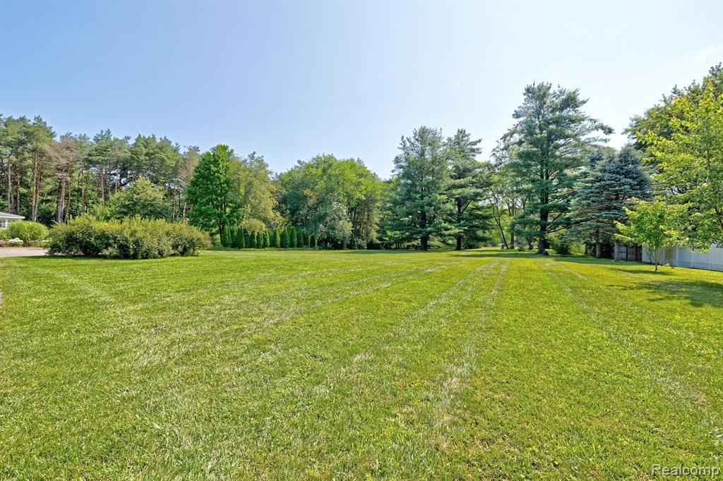 5098 Waldon Road Clarkston, MI 48348 - Photo 58 of 81 Gallery Image 58