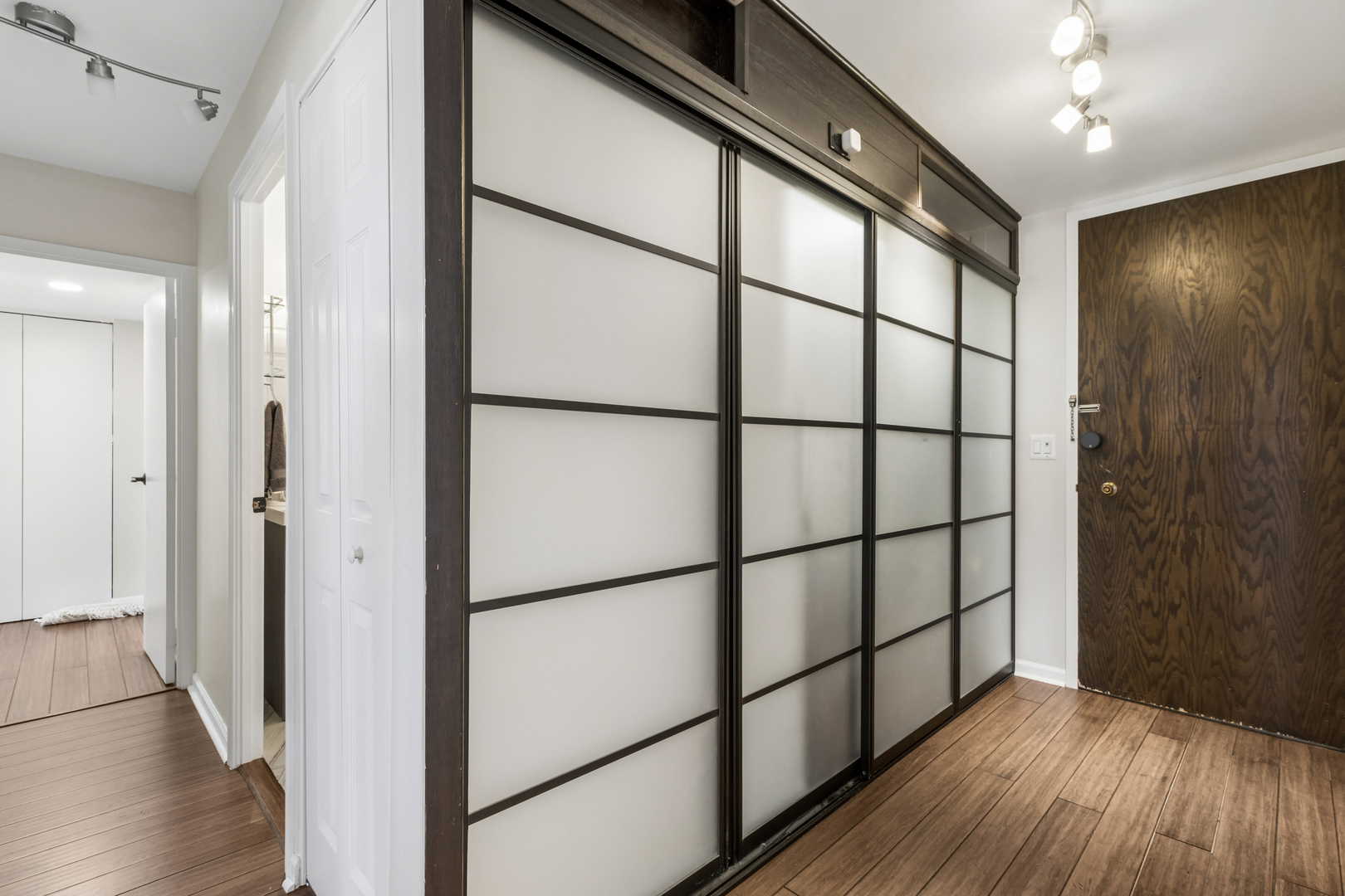 6007 North Sheridan Road, Unit 9E Chicago, IL 60660 - Photo 2 of 20