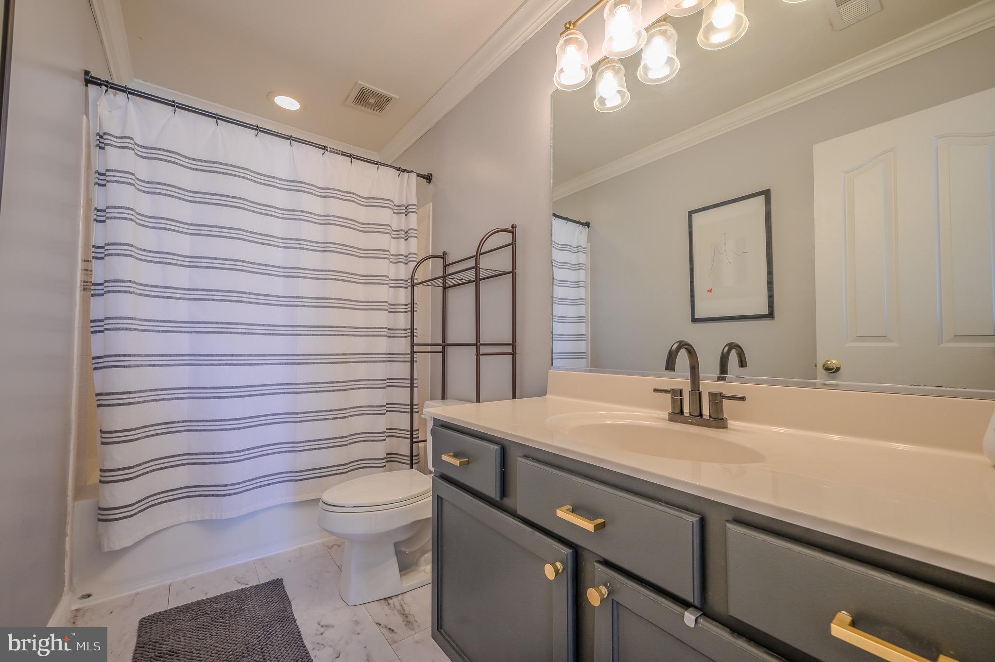 5932 Sunlight Mountain Road Spotsylvania, VA 22553 - Photo 35 of 42 Upper full bathroom