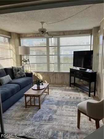 $2,300 | 7400 College Parkway, Unit 62D, Fort Myers, FL 33907