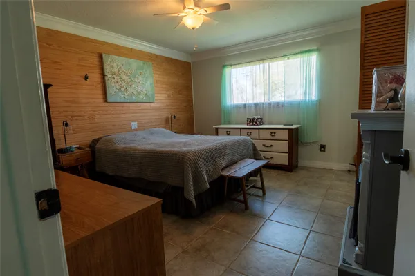 $215,000 | 2319 Goldenrod Street, Highlands, TX 77562