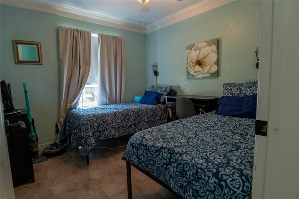 $215,000 | 2319 Goldenrod Street, Highlands, TX 77562