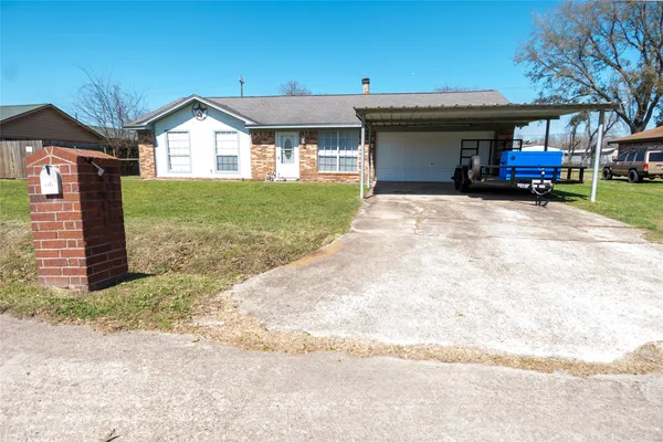 $215,000 | 2319 Goldenrod Street, Highlands, TX 77562
