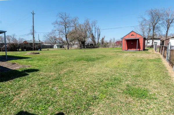 $215,000 | 2319 Goldenrod Street, Highlands, TX 77562