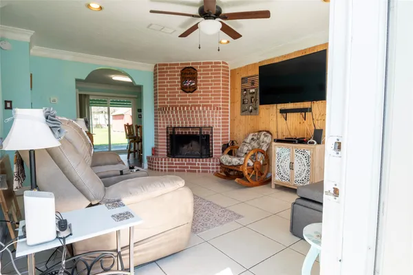 $215,000 | 2319 Goldenrod Street, Highlands, TX 77562