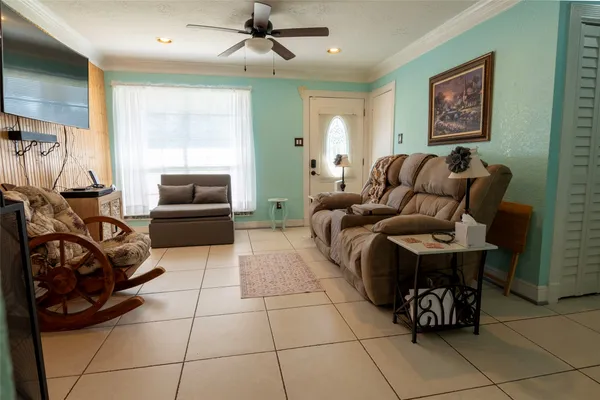 $215,000 | 2319 Goldenrod Street, Highlands, TX 77562