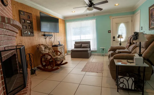 $215,000 | 2319 Goldenrod Street, Highlands, TX 77562