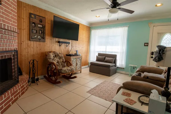 $215,000 | 2319 Goldenrod Street, Highlands, TX 77562