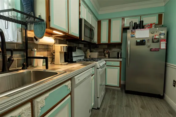 $215,000 | 2319 Goldenrod Street, Highlands, TX 77562