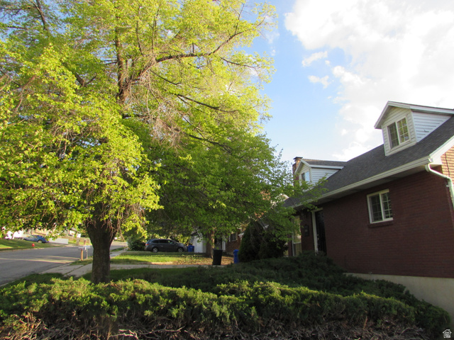 3166 Linden Street Bountiful, UT 84010 - Photo 23 of 25 View of front yard