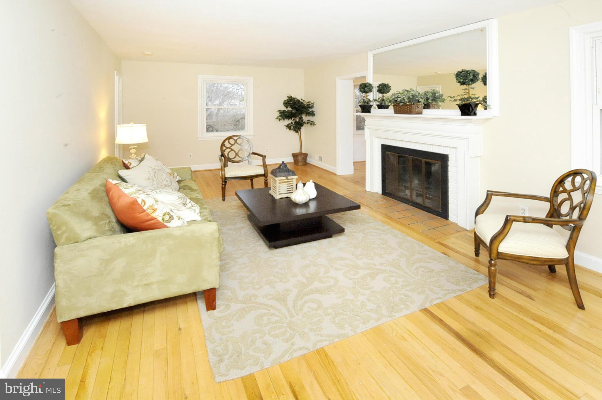 9013 Walden Road Silver Spring, MD 20901 - Photo 4 of 12 Living Room