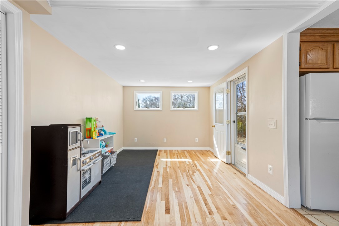 69 Julian Road Warwick, RI 02889 - Photo 4 of 26