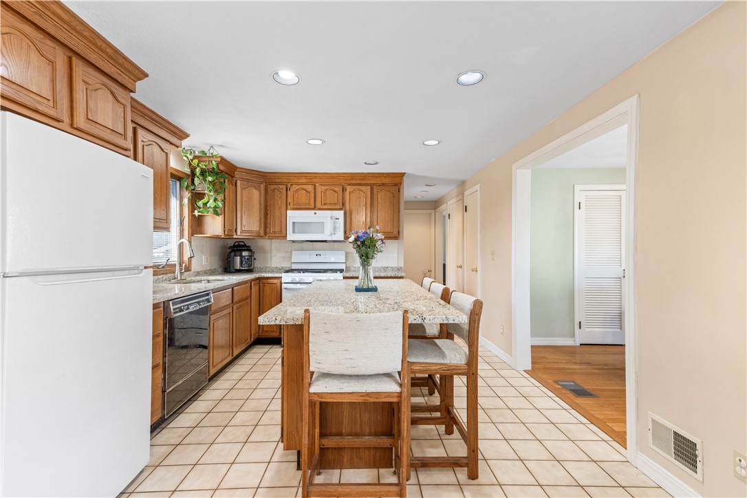69 Julian Road Warwick, RI 02889 - Photo 7 of 26