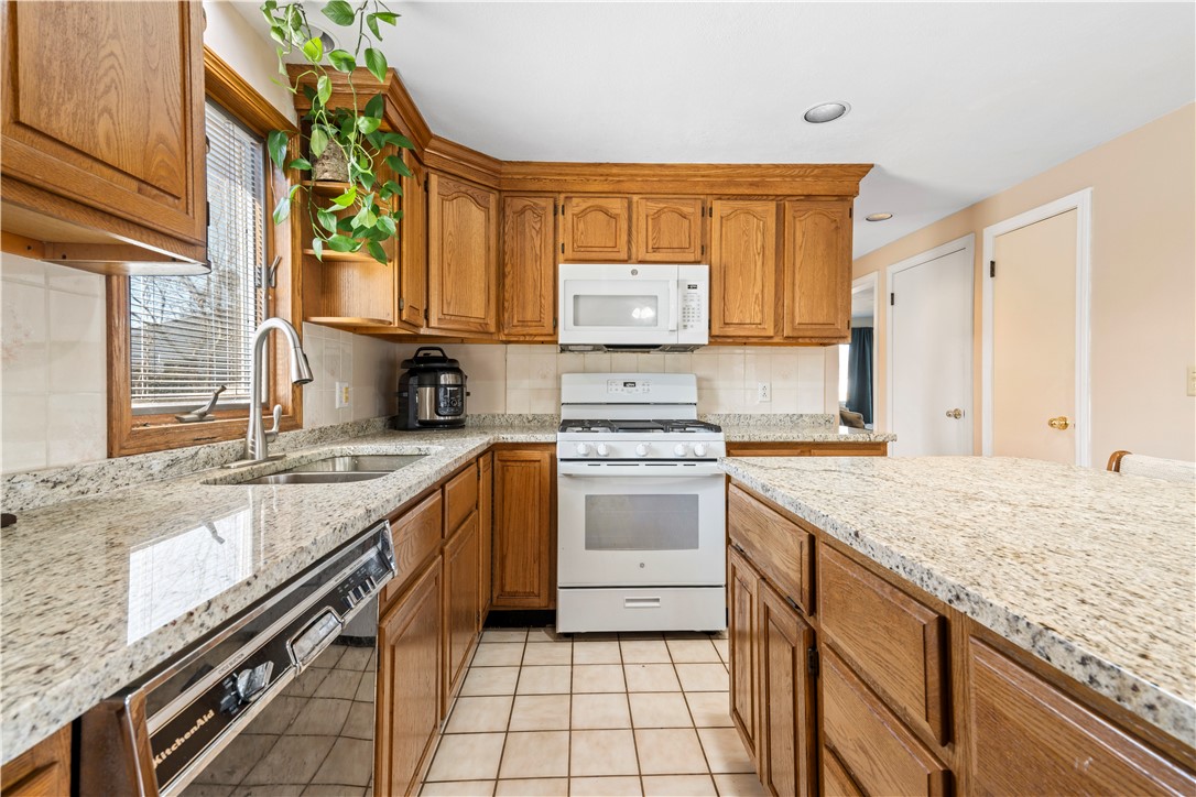 69 Julian Road Warwick, RI 02889 - Photo 9 of 26