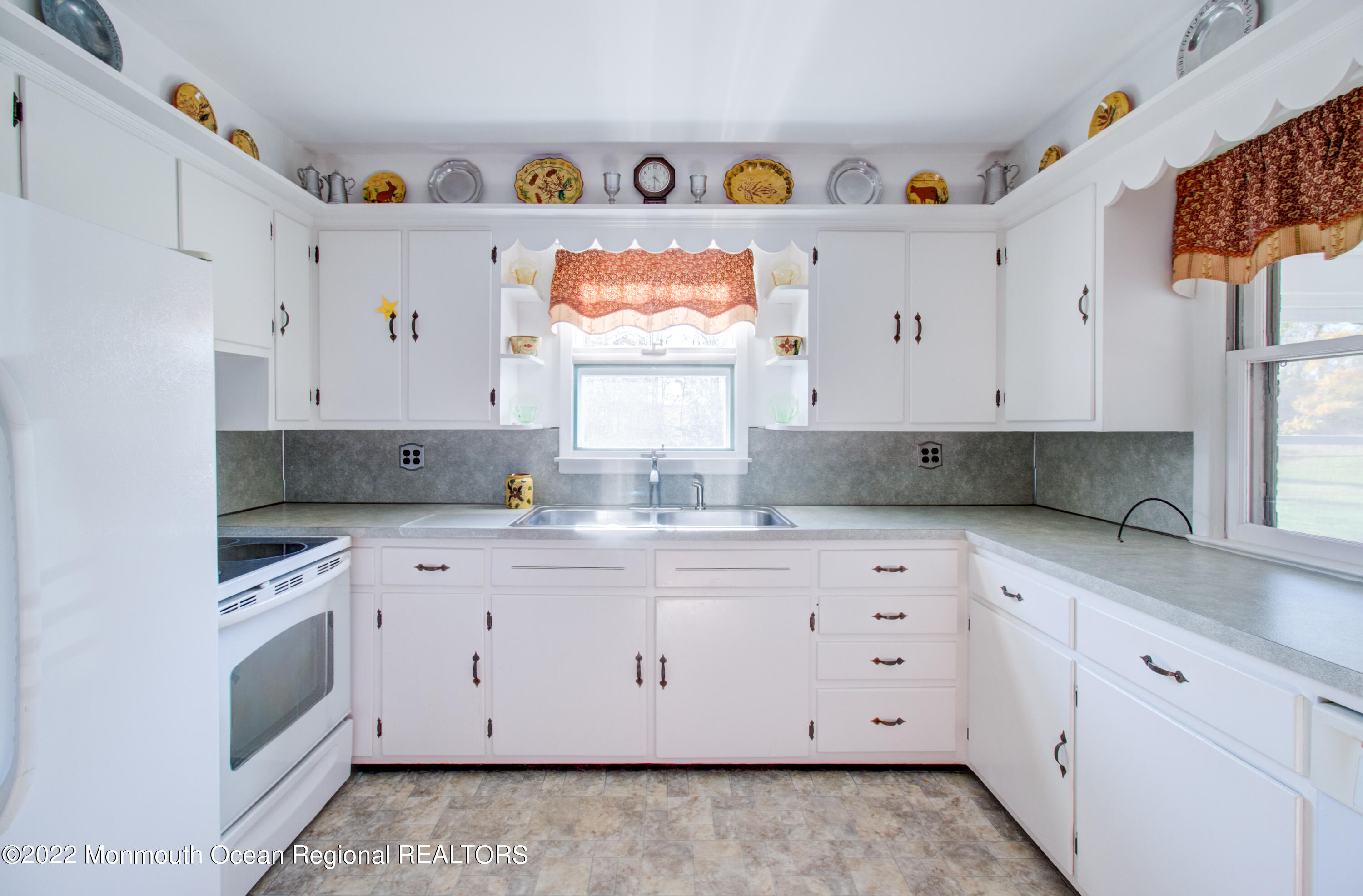119 Jonathan Holmes Road Cream Ridge, NJ 08514 - Photo 6 of 30 photo-16