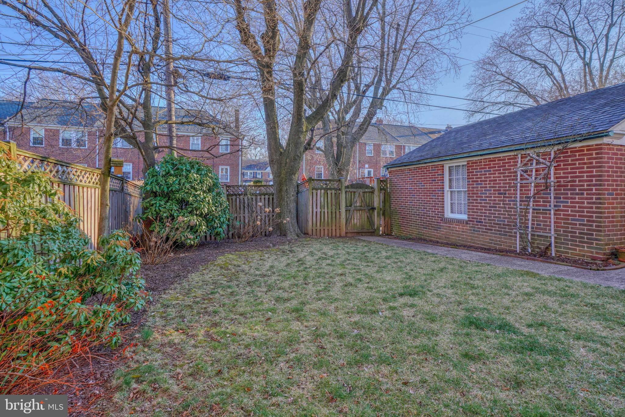 209 Hopkins Road Baltimore, MD 21212 - Photo 11 of 78 Oversized yard w/Privacy Fence
