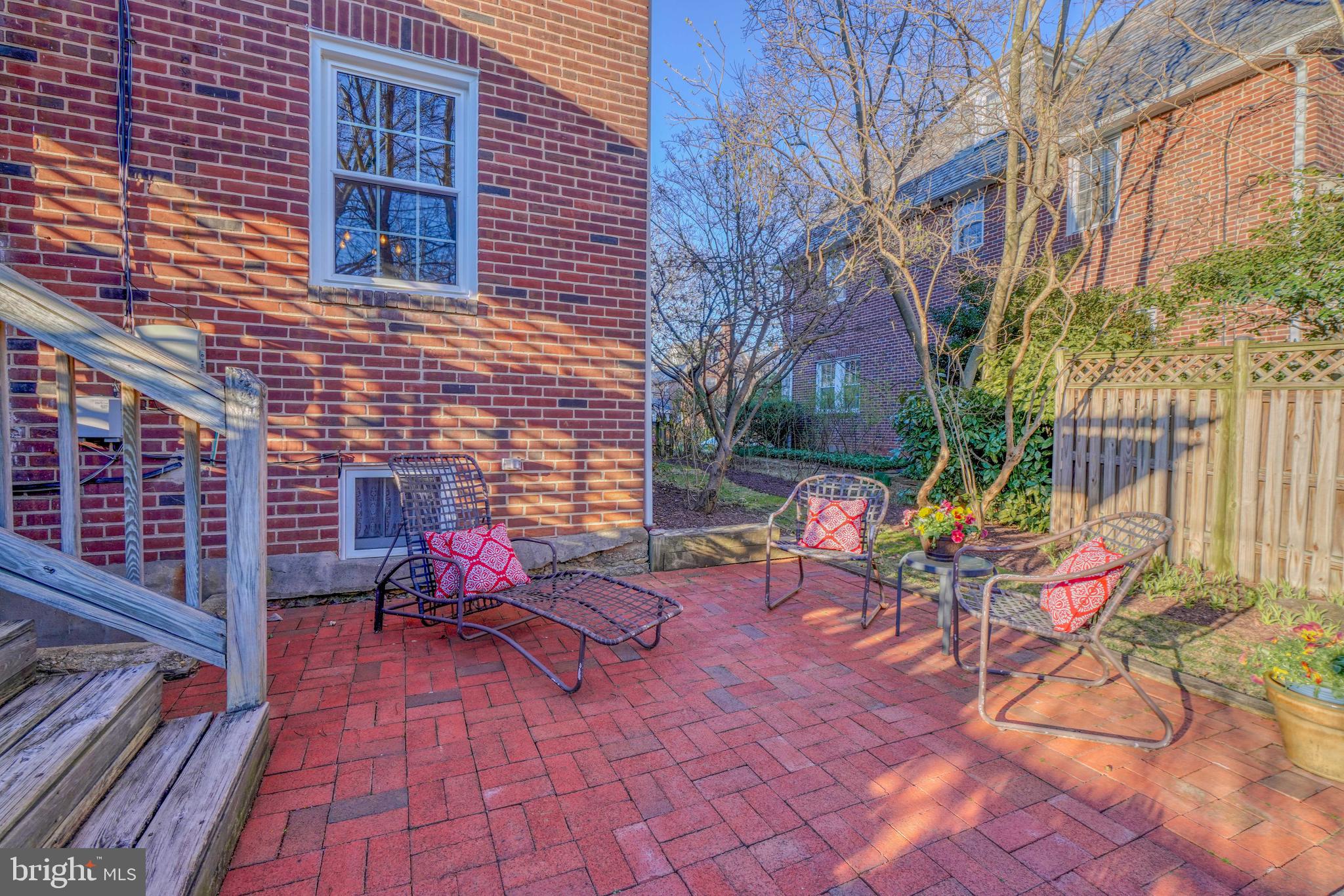 209 Hopkins Road Baltimore, MD 21212 - Photo 17 of 78 side view/patio