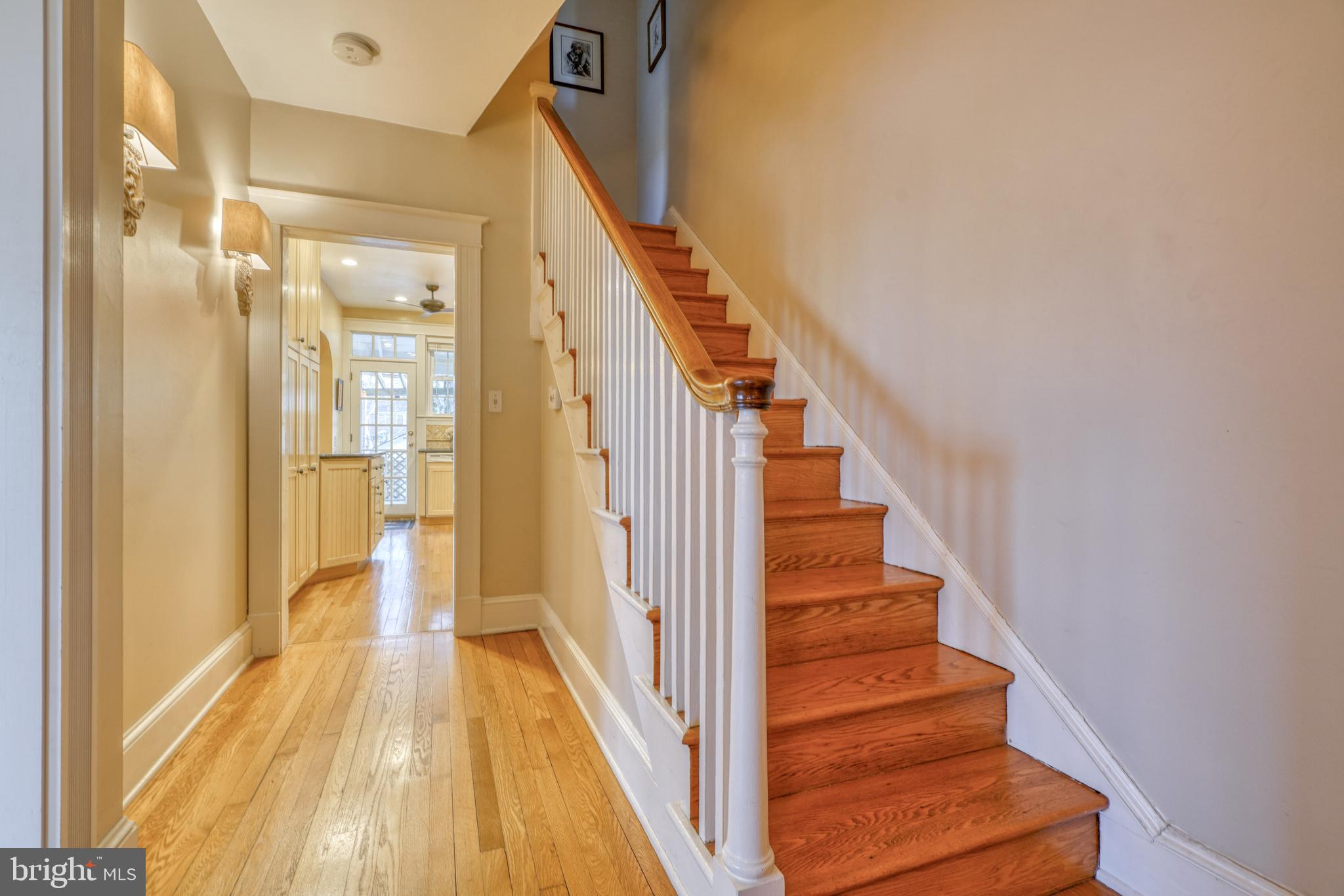 209 Hopkins Road Baltimore, MD 21212 - Photo 20 of 78 Hallway/Stairwell view