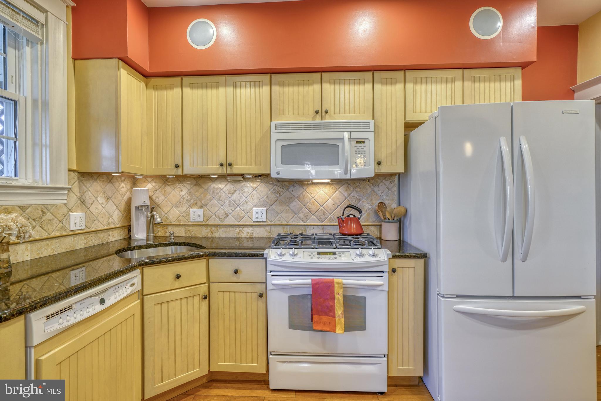 209 Hopkins Road Baltimore, MD 21212 - Photo 33 of 78 Ceramic Backsplash & Recessed Lighting Updates