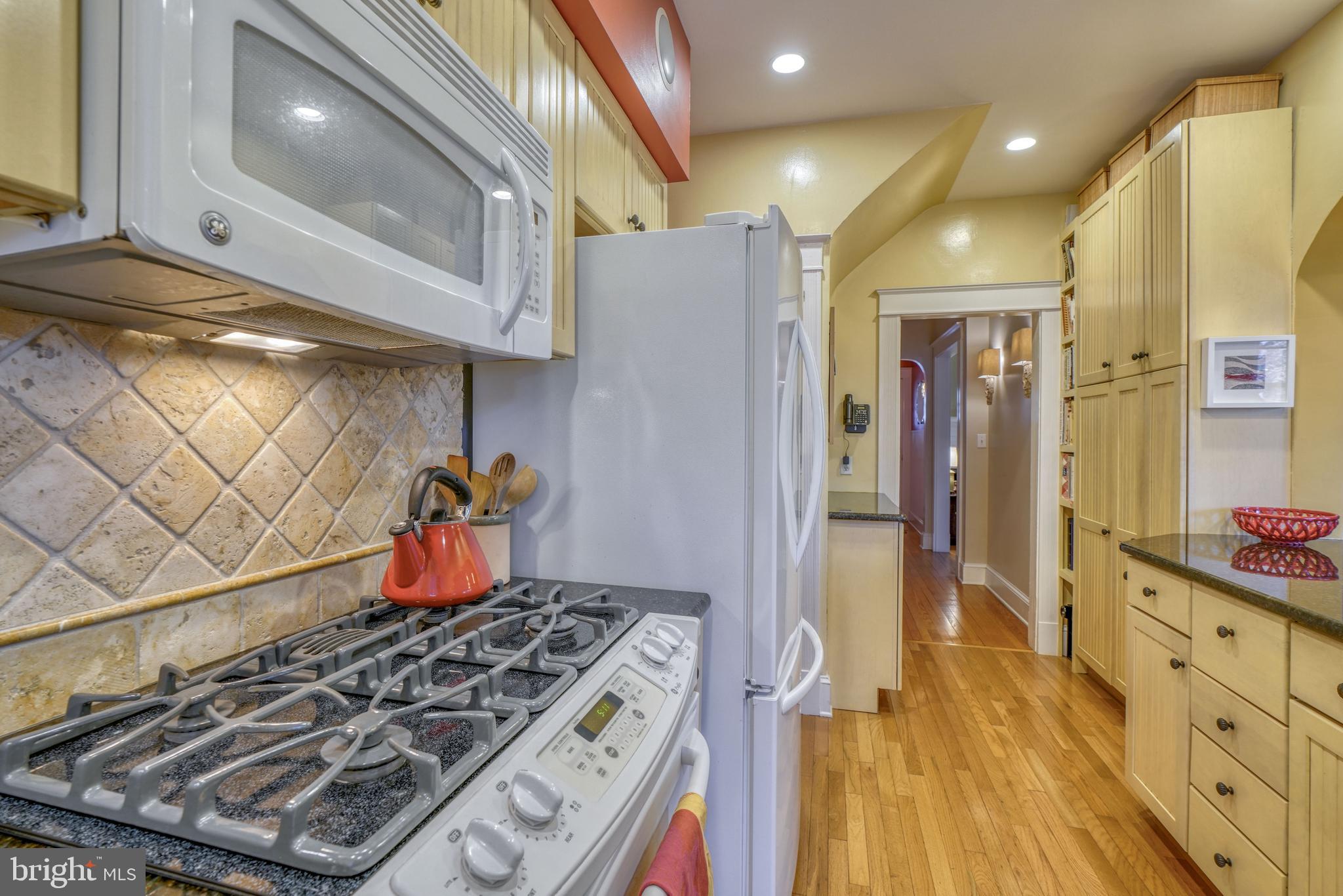 209 Hopkins Road Baltimore, MD 21212 - Photo 39 of 78 Gas Stove- close up