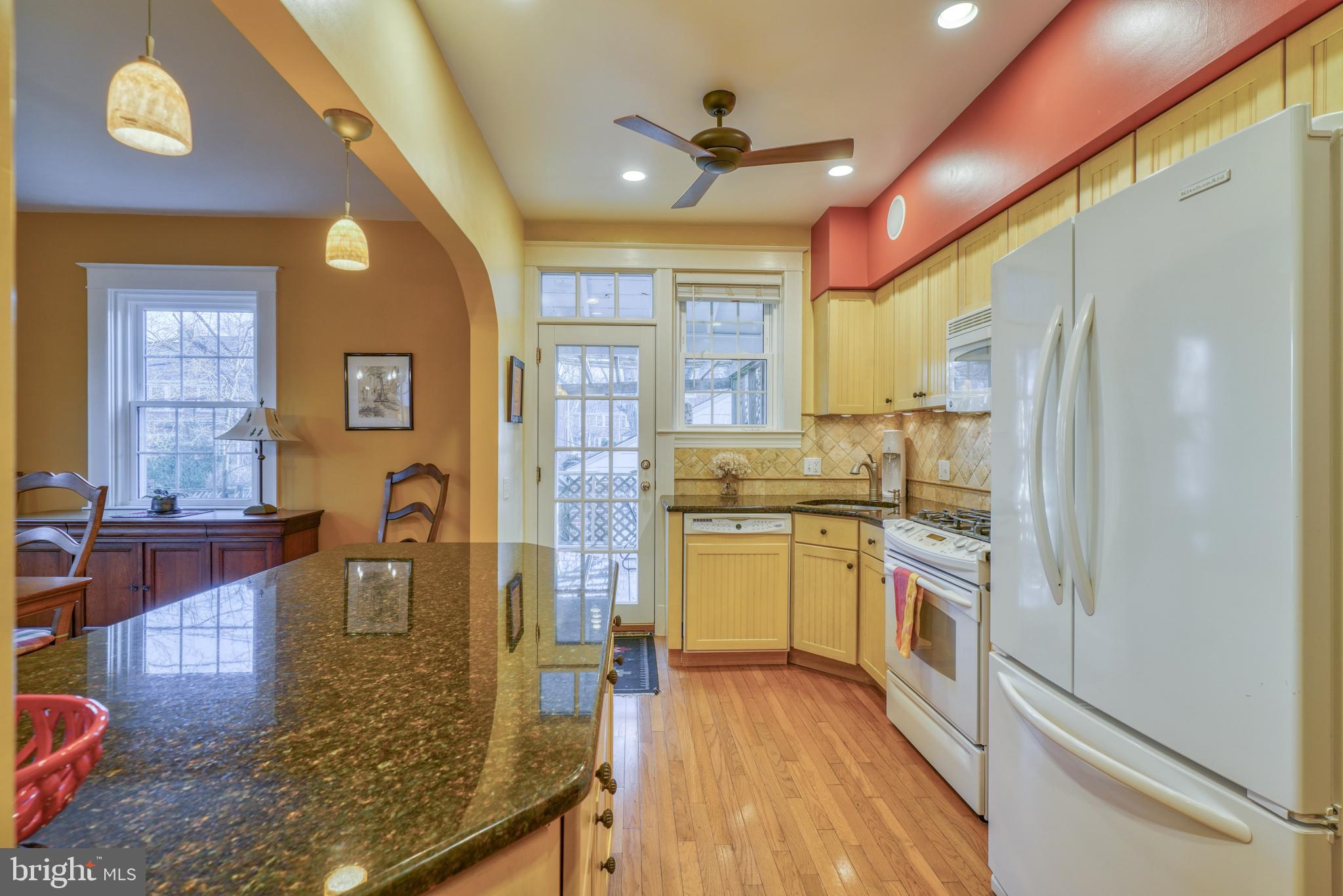 209 Hopkins Road Baltimore, MD 21212 - Photo 41 of 78 Another view- spacious Island