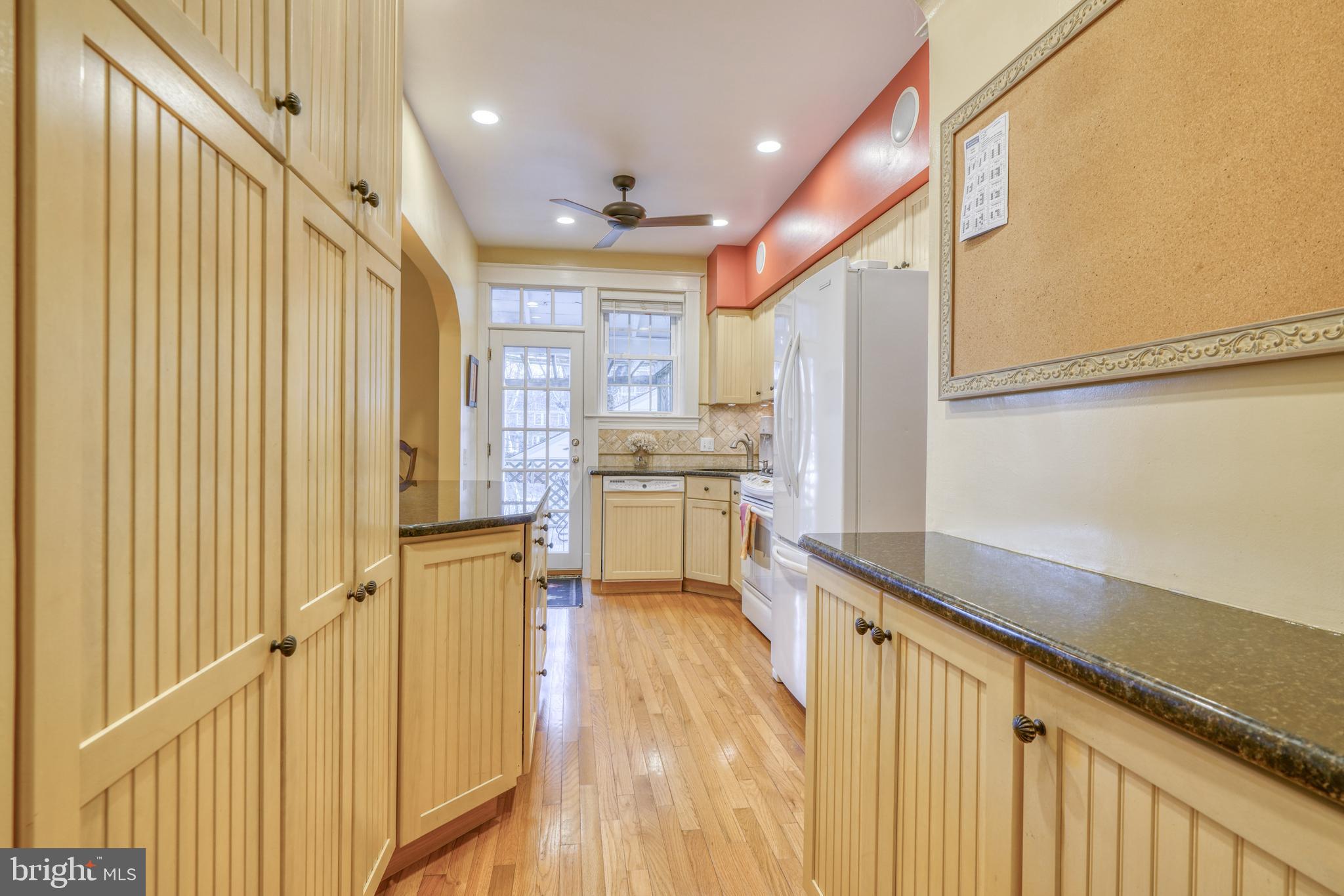 209 Hopkins Road Baltimore, MD 21212 - Photo 42 of 78 Additional floor-to-ceiling pantry
