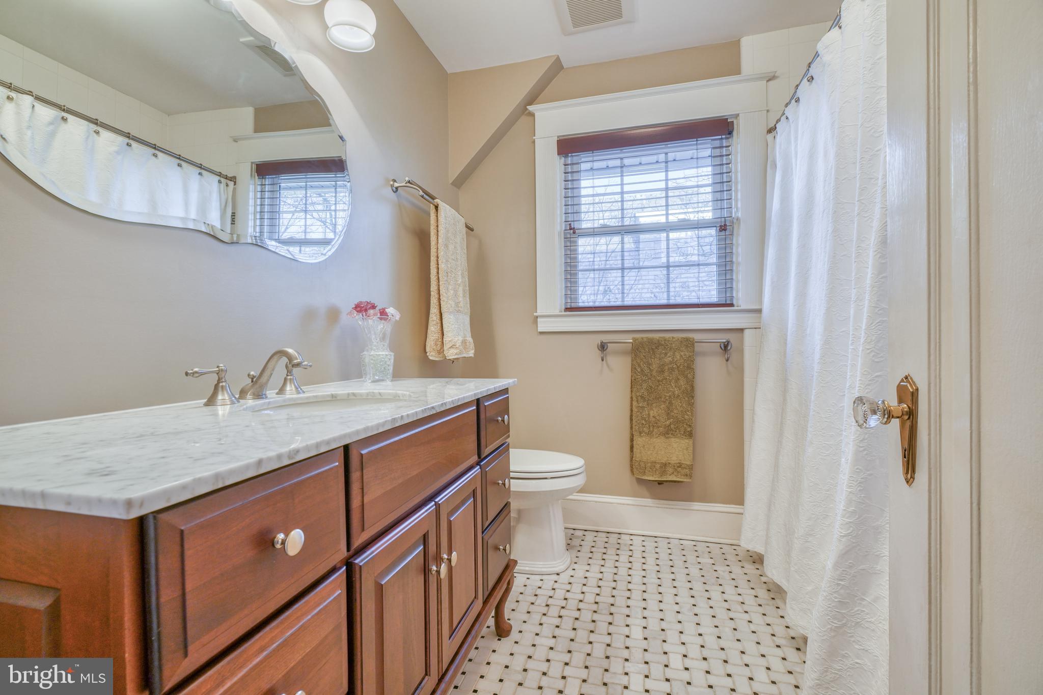 209 Hopkins Road Baltimore, MD 21212 - Photo 57 of 78 Close-up Marble flooring w/Classic Basket-Weave