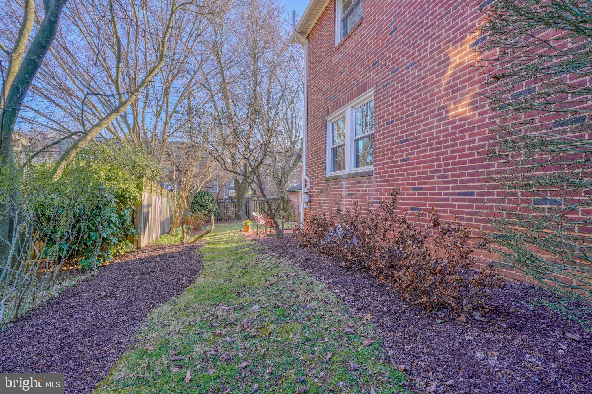 209 Hopkins Road Baltimore, MD 21212 - Photo 7 of 78 Side view of the home
