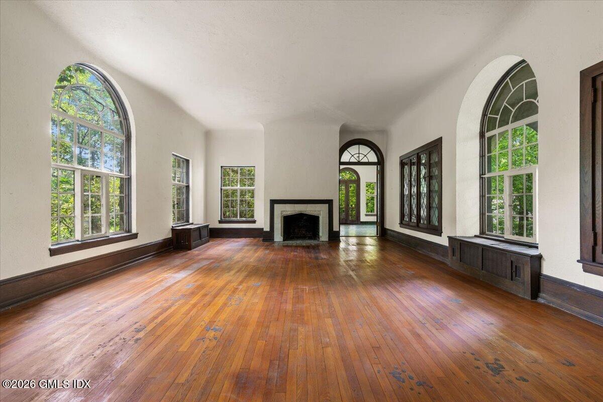 200 Old Church Road Greenwich, CT 06830 - Photo 4 of 24 Living Room