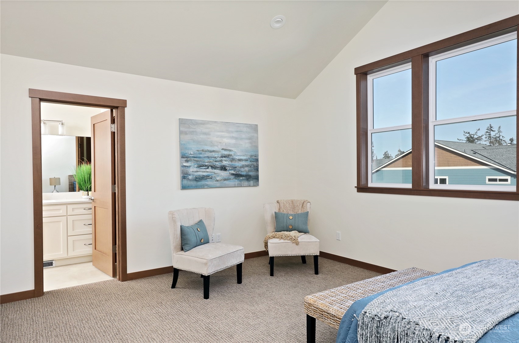 5009 Eagle Ridge Drive Freeland, WA 98249 - Photo 23 of 40 a living room with furniture and a window