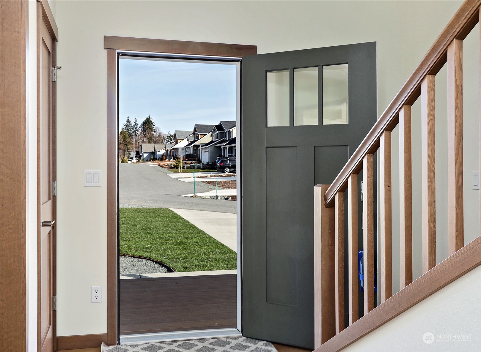 5009 Eagle Ridge Drive Freeland, WA 98249 - Photo 5 of 40 a view of a living room and balcony