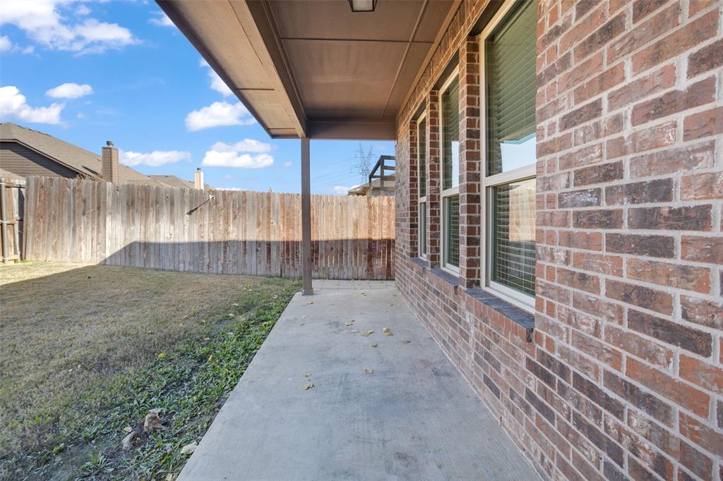 3929 Kennedy Ranch Road Fort Worth, TX 76262 - Photo 32 of 40 View of yard