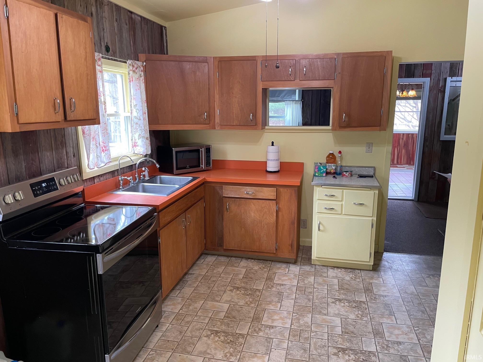 22735 Madison Road South Bend, IN 46614 - Photo 2 of 18