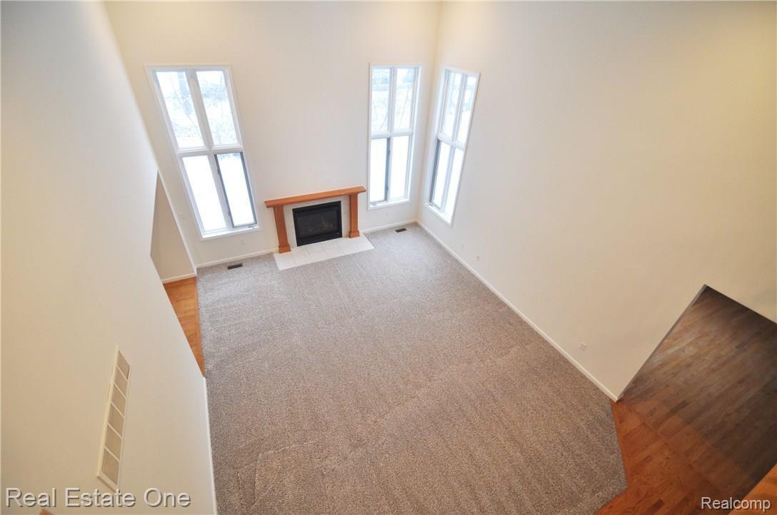 331 Mystic Valley Rochester, MI 48307 - Photo 15 of 39 16.JPG