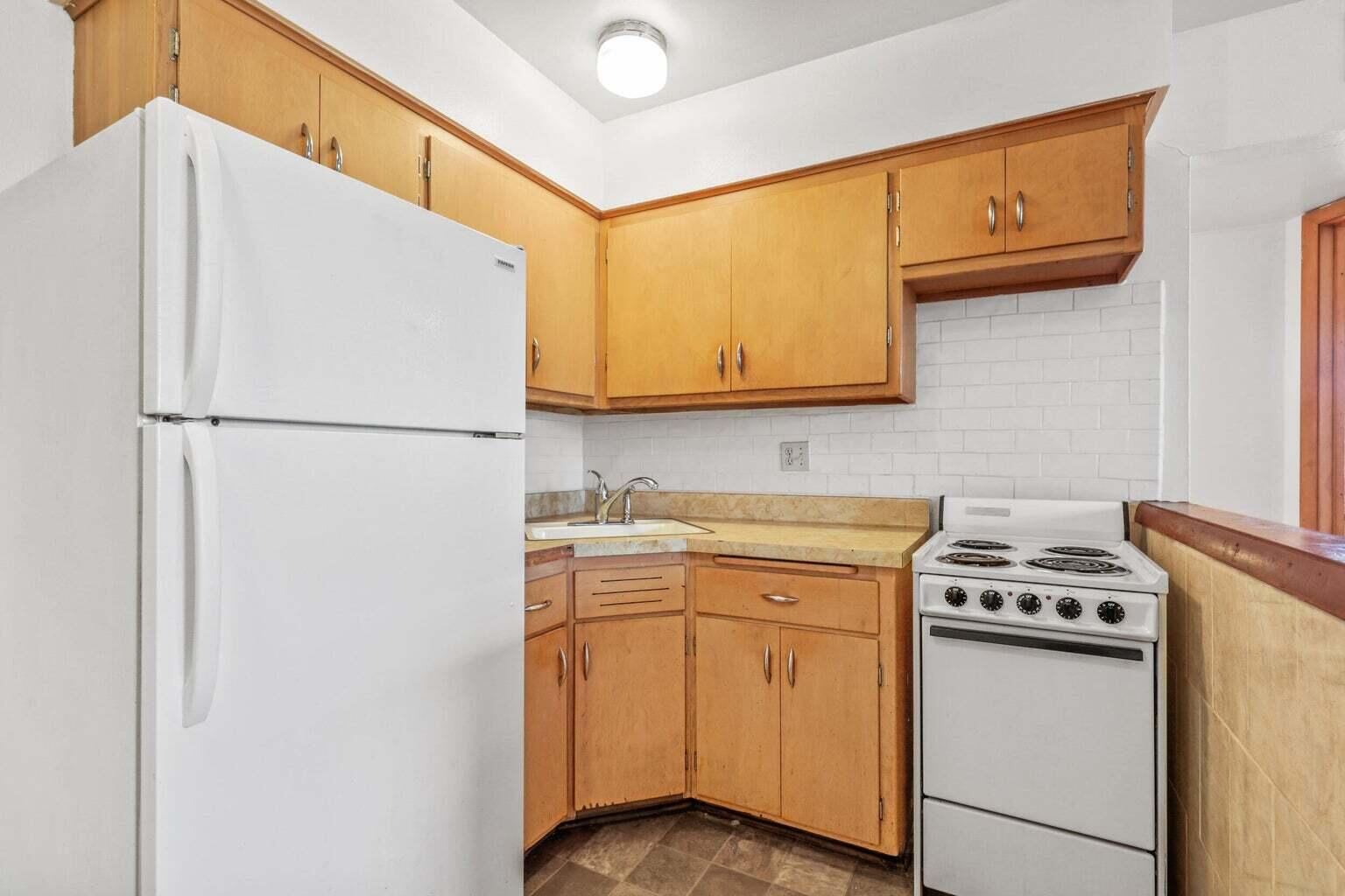 8017 West Hampton Avenue Milwaukee, WI 53218 - Photo 8 of 18 5