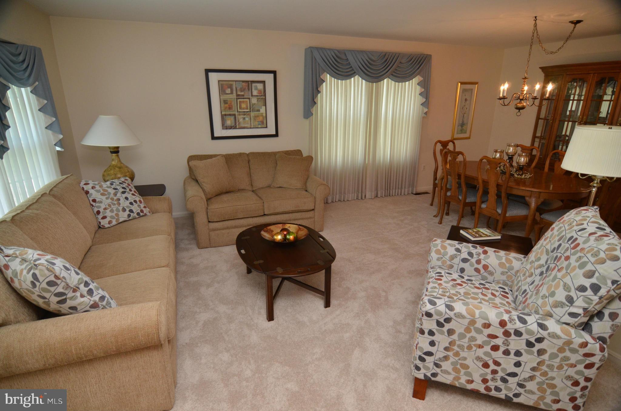 12901 North Point Lane Laurel, MD 20708 - Photo 5 of 30 Living Room