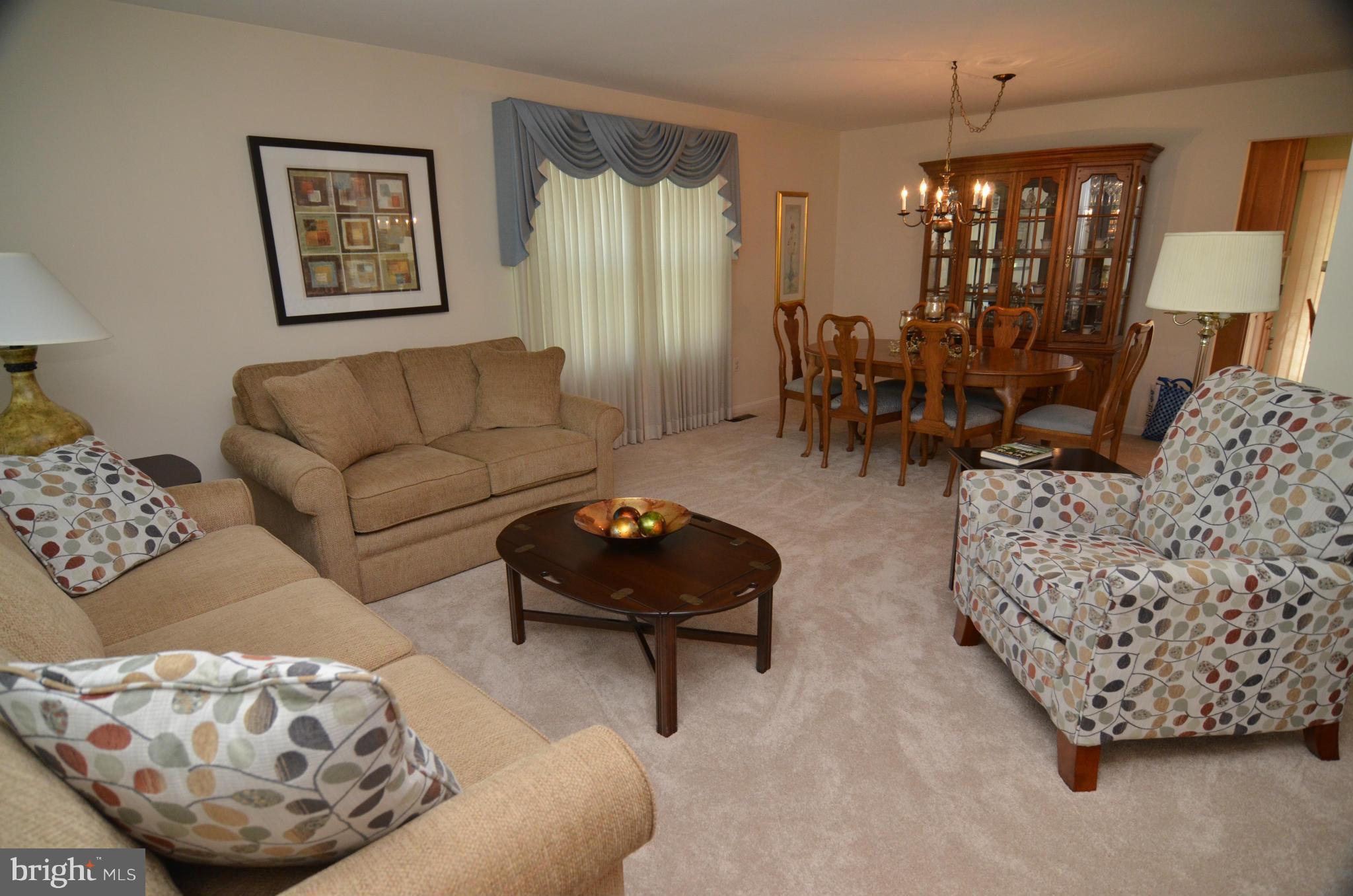 12901 North Point Lane Laurel, MD 20708 - Photo 6 of 30 Living Room