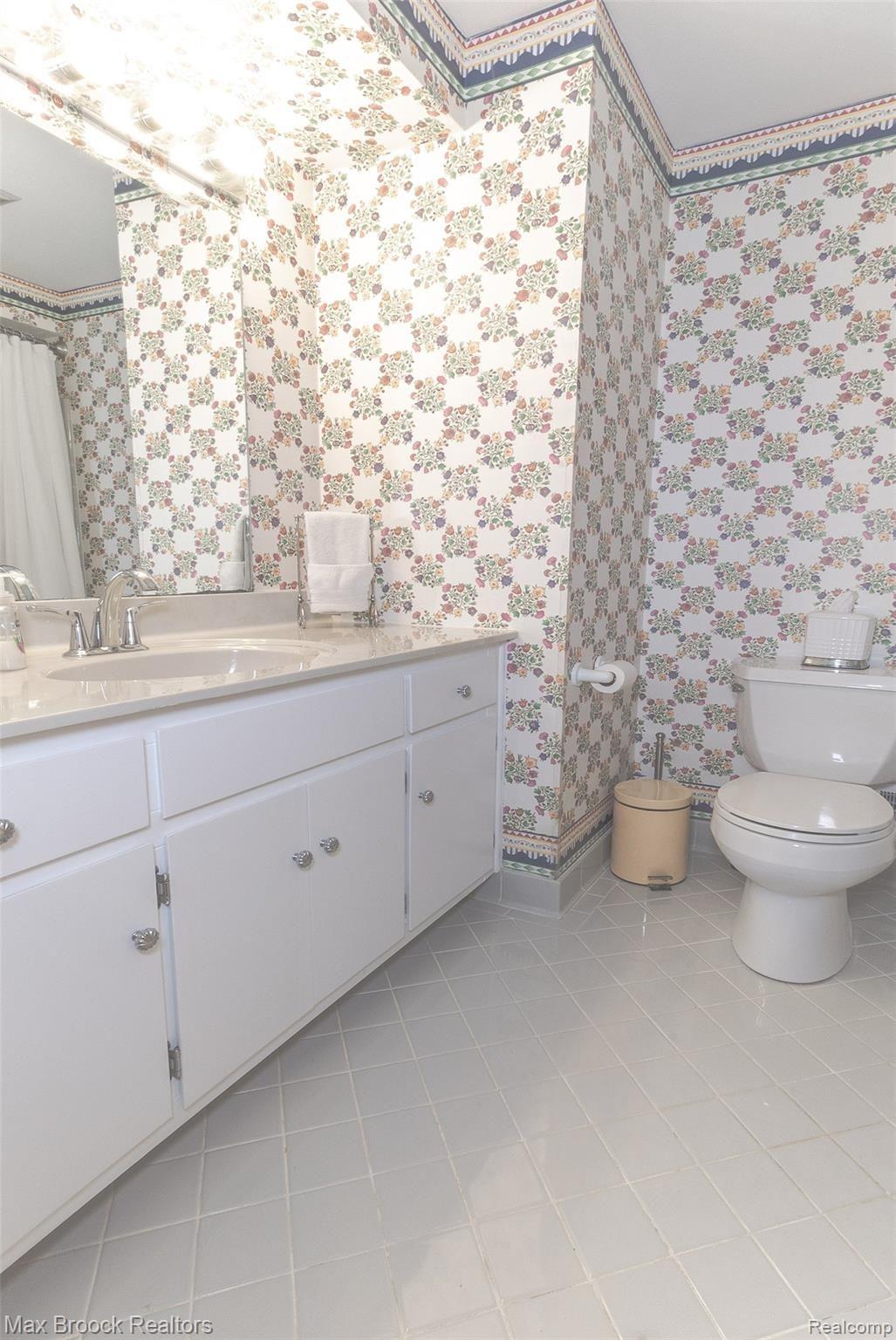 893 Foxhall Road Bloomfield Hills, MI 48304 - Photo 23 of 50 55.jpg