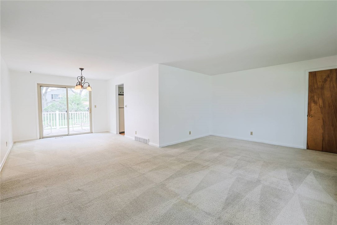 452 Cookston Avenue Springfield, OH 45503 - Photo 7 of 34 This bright room features direct patio access and clean carpeting.