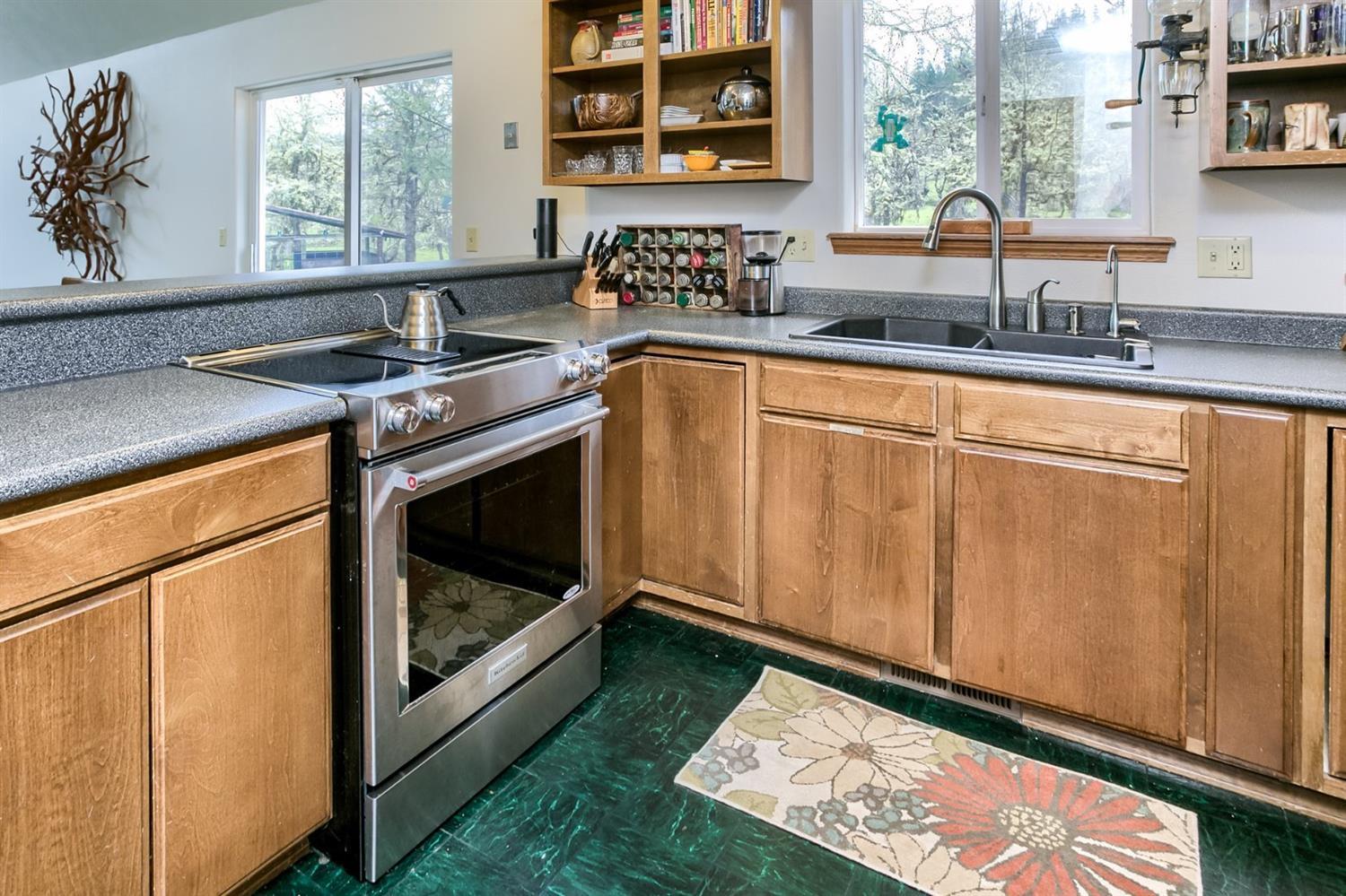 19822 Antioch Road White City, OR 97503 - Photo 11 of 28 Kitchen