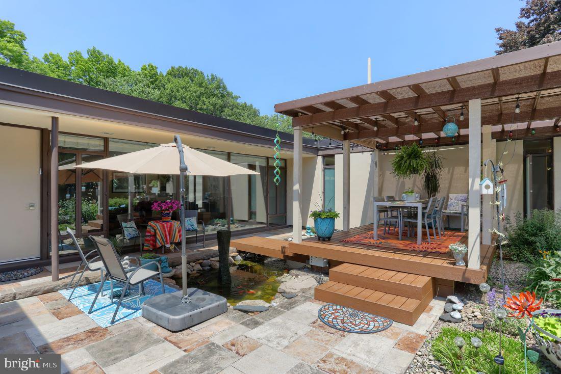 940 Summit Street Lebanon, PA 17042 - Photo 23 of 38 Deck & Pond