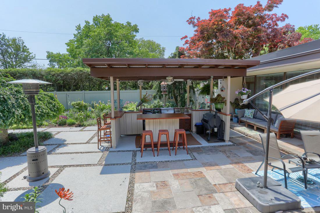 940 Summit Street Lebanon, PA 17042 - Photo 25 of 38 Outdoor Kitchen