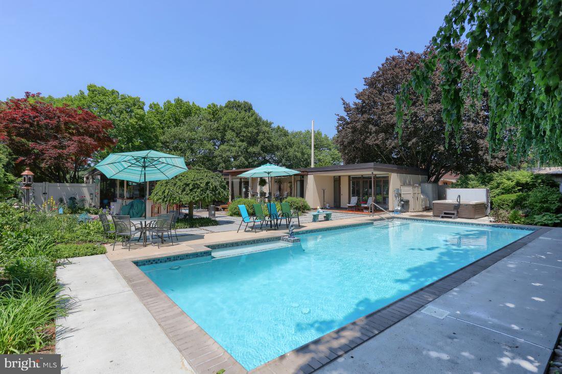 940 Summit Street Lebanon, PA 17042 - Photo 28 of 38 Pool & Hot Tub