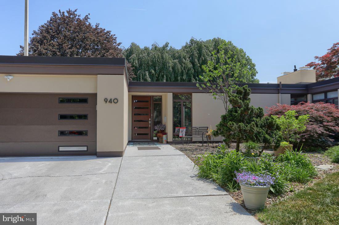 940 Summit Street Lebanon, PA 17042 - Photo 3 of 38