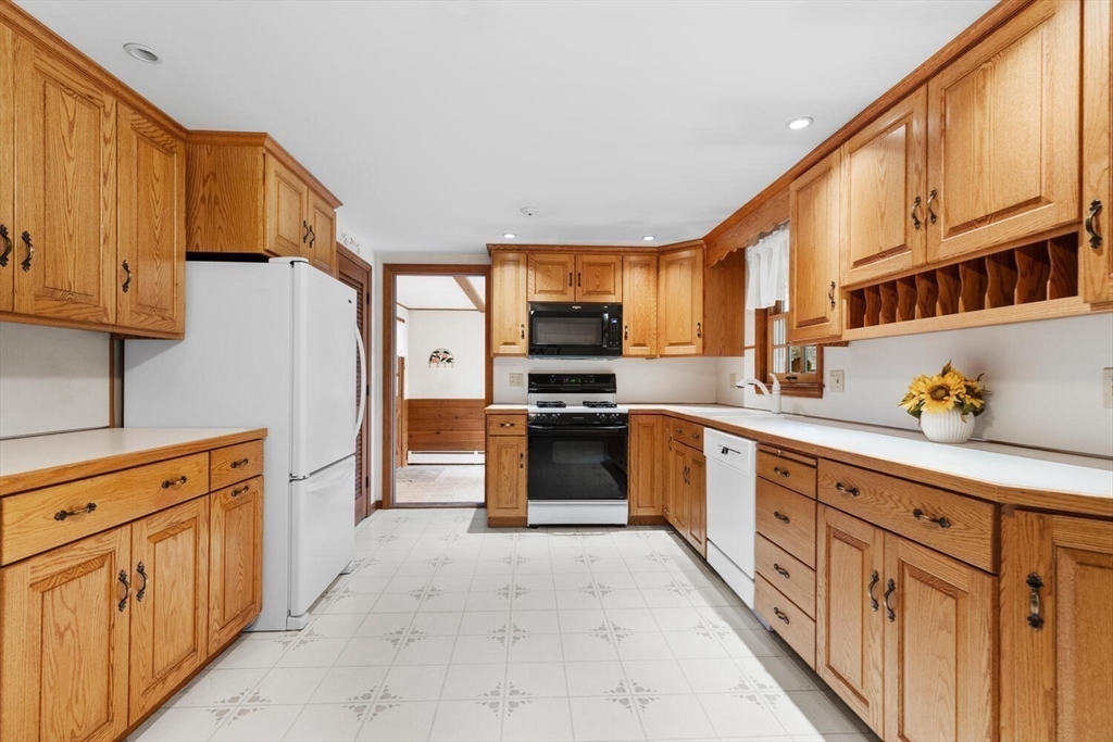 1 Red Coach Road Hamilton, MA 01982 - Photo 12 of 38 Gallery Image 12