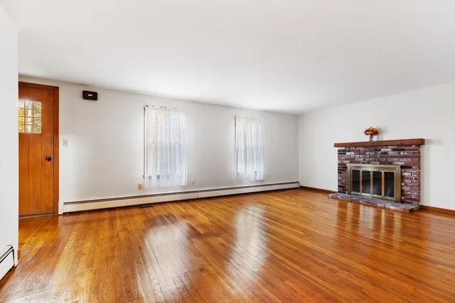 $829,900 | 1 Red Coach Road, Hamilton, MA 01982